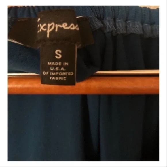 Express off the shoulder crop top nwot - Picture 3 of 4